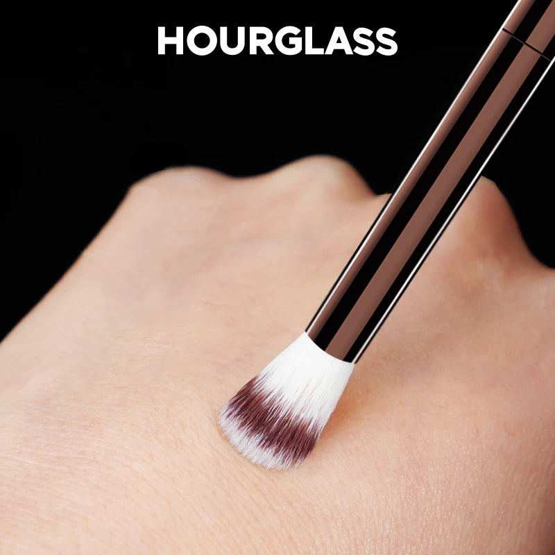 Hourglass No. 4 Soft Highlight Fashion Design Single Makeup Brush