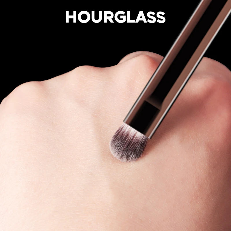 Hourglass No. 12 Soft Beveled Shadow Fashion Design Makeup Brush