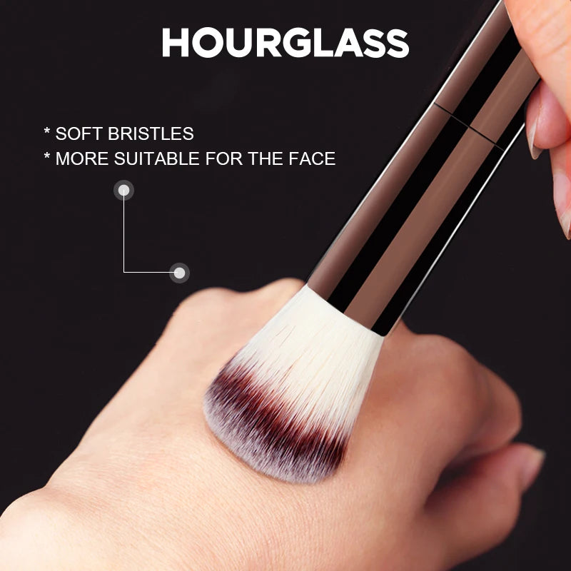 Hourglass - No. 2 Foundation Blush Brush Soft and Skin-friendly Makeup Brush