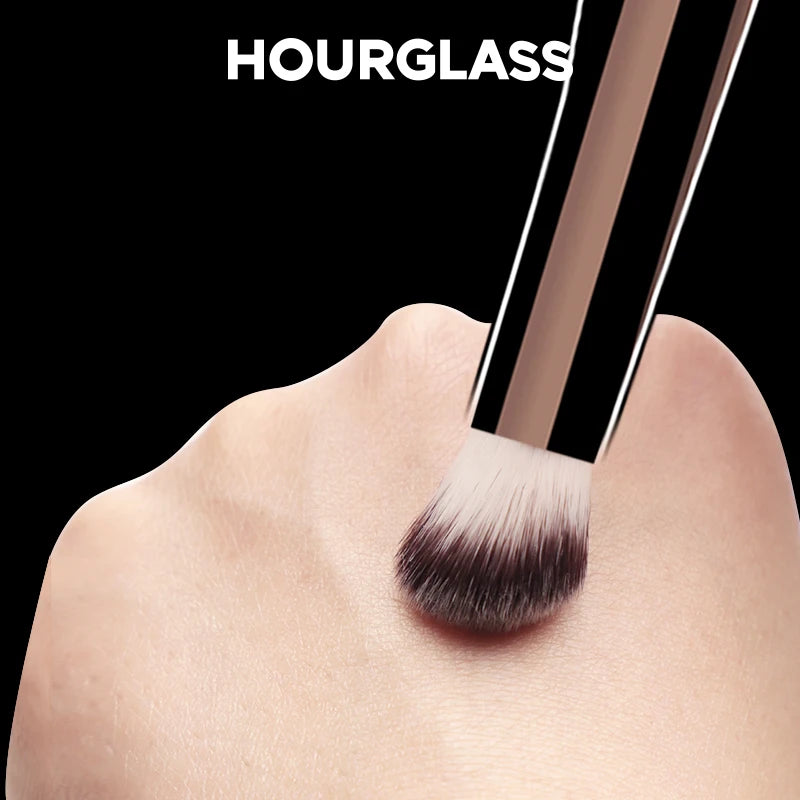 Hourglass No.19 Soft Vanish Seamless Finish Concealer Makeup Brush